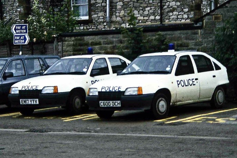 1985 and 1987 Vauxhall Astras at Bakewell