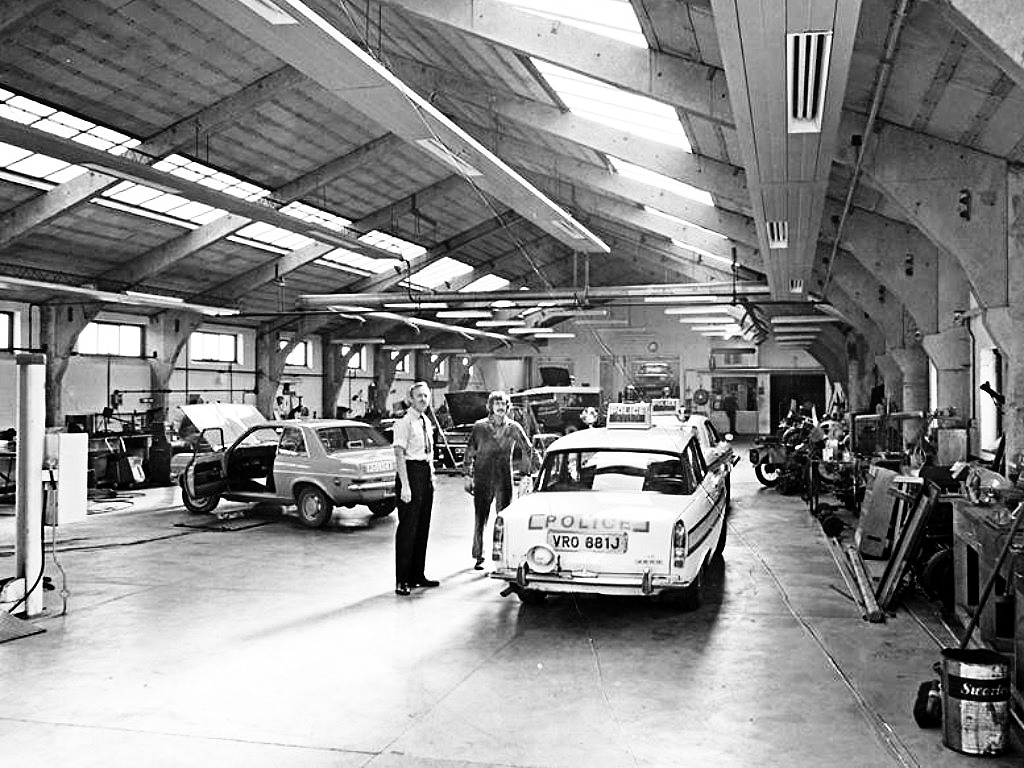 1971 Herts HQ Workshop Stanborough _ Rover V8 VRO881J