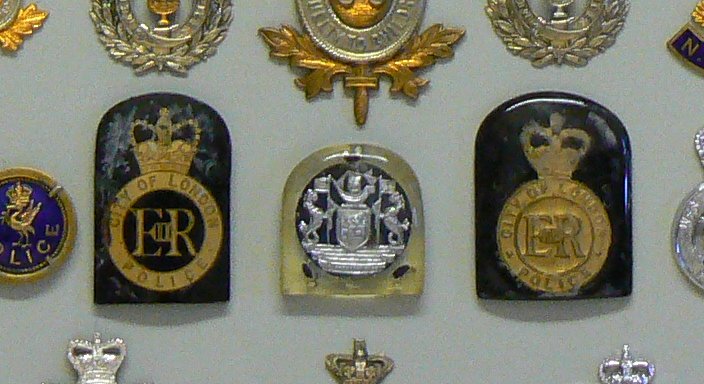 Port of London Badge
Can anyone help with any information about the middle badge of this group of three. Was it a motor cycle badge or something else.
Many thanks

