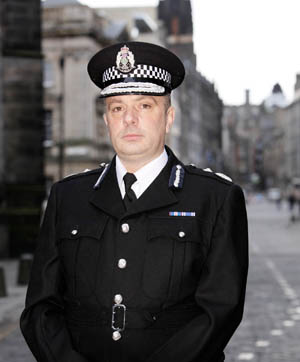 Deputy Chief Constable, Steve Allen
Lothian and Borders Police today (Monday, January 11, 2010) welcomes its new Deputy Chief Constable, Steve Allen a former Commander with the Metropolitan Police.

DCC Allen takes up post after serving with the Met since 2003 where he was most recently Director of Training and Development.

DCC Allen is a former Commander of the City of Westminster, where he had responsibility for policing the heart of London, leading a team of over 2000 officers and staff.

He also established the Met's Violent Crime Directorate, which gave him responsibility for a range of public protection and violent crime issues, and was the Association of Chief Police Officers (ACPO) lead for Honour-based Violence and Forced Marriage.

DCC Allen said: 'I have been impressed by the officers and staff I have met and their commitment to keeping people safe, helping them when they are in trouble or at their most vulnerable and holding offenders to account.

'I look forward to joining a progressive Force which is at the forefront of Scottish policing and adding my experience to what is already an excellent team.'

Chief Constable of Lothian and Borders Police, David Strang, said: 'I am delighted to welcome Mr Allen to the post of Deputy Chief Constable. He brings a wealth of experience from a range of policing environments and we look forward to the contribution he will make to policing our diverse area and strengthening our engagement with the public and our partners.' (Press release 11 Jan 2010)
Keywords: steve allen