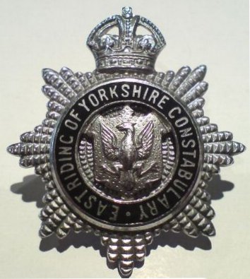 East Riding of Yorkshire Cap Badge KC 
Keywords: East Riding Yorkshire Cap Badge KC CB