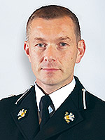 Assistant Chief Constable - Jeff Farrar
Mr Farrar is 43 years of age and has 25 years police service, all with South Wales Police. He is educated to post-graduate level, achieving a BSc (Hons) 2:1 in Police Studies in 1998 and more recently (2008) was awarded a Masters in Public Administration.

Much of his early service as a Constable and Sergeant was spent in uniformed operational policing and CID. He was seconded to HMIC in 1999 to assist with the post-Lawrence inspection of the Metropolitan Police Service and in 2000 was an integral member of the ‘Winning the Race III’ diversity inspection. On return to South Wales he was appointed as Chief Inspector (Change Manager) responsible for the merger of three policing divisions into one. He was promoted to Superintendent in 2002 as Staff Officer to the ACPO team, advising on policies and strategies affecting the diverse communities of South Wales before moving to the Cardiff BCU where he served for 3 years. During this period he commanded a number of high profile events including the FA Cup Final. In December 2005 he was promoted to Chief Superintendent assuming command of the Rhondda Cynon Taff (RCT) & Merthyr BCU, overseeing the merger of two BCUs to make it one of the busiest divisions in Wales. After completing the Strategic Command Course Chief Superintendent Farrar was appointed to head the Professional Standards Department.

Mr. Farrar was appointed Assistant Chief Constable, Operations for Gwent Police on June 15th 2009.

Keywords: Farrar