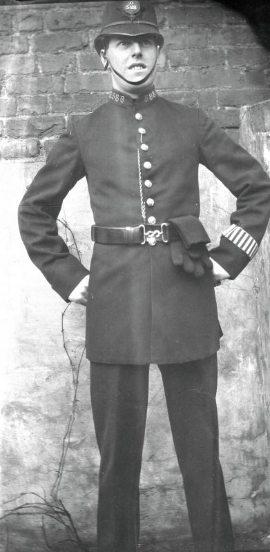 METROPOLITAN POLICE - Police Constable G588
G Division, Metropolitan Police
Police Constable G588. Could have the surname of either Jeffery or Lavers.
If you recognise the officer in this photograph, please contact us.
Submitted by: Moses Witham
