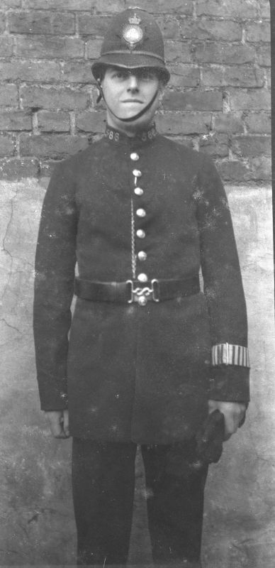 METROPOLITAN POLICE - Police Constable G588
G Division, Metropolitan Police
Police Constable G588. Could have the surname of either Jeffery or Lavers.
If you recognise the officer in this photograph, please contact us.
Submitted by: Moses Witham
