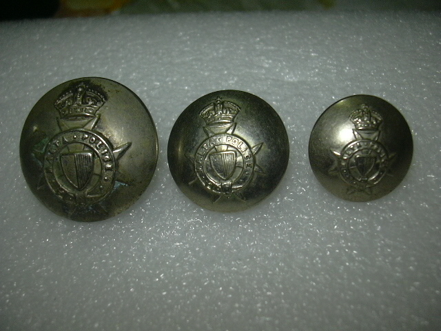 MALTA POLICE COLONIAL OFFICERS BUTTONS
Set of three Malta Police Colonial buttos
Keywords: Malta Button