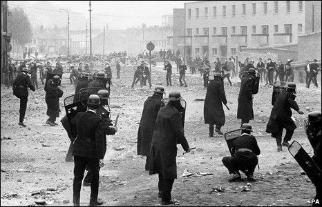 RUC 'Skulgarde' Helmets
RUC 'Skulgarde' riot helmet in use, 1969
Keywords: RUC, helmet