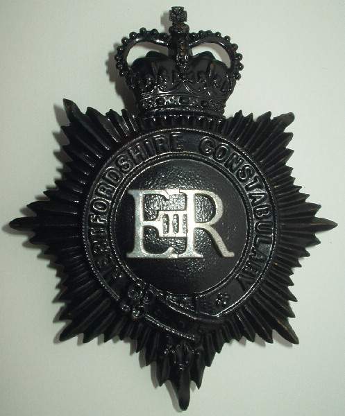 Hertfordshire Constabulary. Helmet Plate. Black. QC
Keywords: Hertfordshire HP