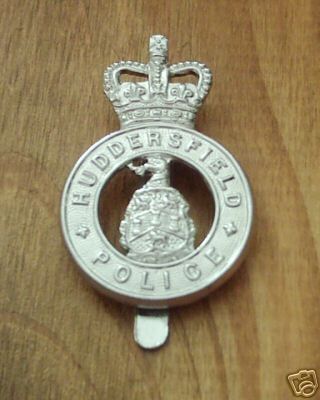 Huddersfield Police. Cap Badge. QC
Keywords: Huddersfield CB