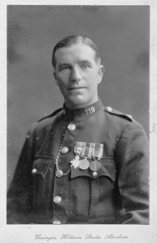 ABERDEEN CITY POLICE PC 119
Wearing a WW1 trio with a 1914 bar (Mons Bar) on the star.
Photo by Grainger, Holburn Studio, Aberdeen.
