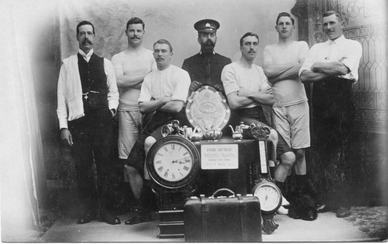 BERKSHIRE CONSTABULARY SPORTS TEAM
Photo dated 27th July 1910.
The uniformed officer in the photo is Supt. Goddard.
Possible that this is Wokingham sub division.
No photographer info.
