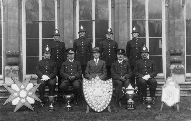 BRIGHTON BOROUGH POLICE FIRST AID TEAM 1939
Won the Police First Aid Championships (England & Wales) 1938
and the St. John Ambulance Bde. Championships (England & Wales) 1939

