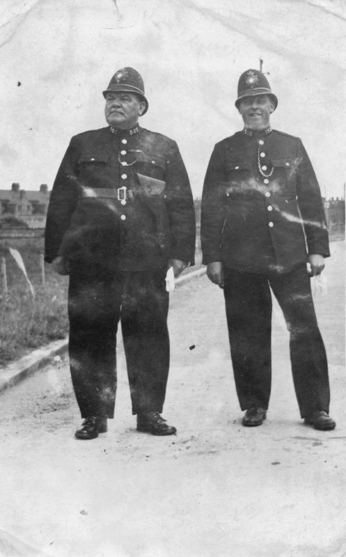 Nottinghamshire Constabulary PC 527 & 763
One officer is wearing a revolver holster.
