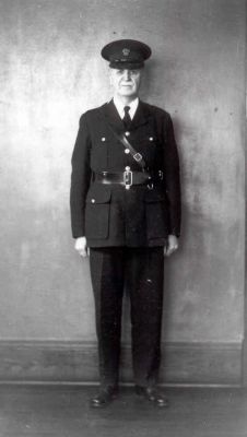 CALGARY POLICE OFFICERS UNIFORM ABOUT 1920
When I joined in 1970 we were still wearing this basic uniform.  the main differance being that the tunic had no waist pockets.  We wore our revolver in a cross-draw holster in those days.
Keywords: CALGARY
