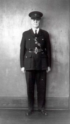 CALGARY POLICE OFFICERS UNIFORM ABOUT 1920
When I joined in 1970 we were still wearing this basic uniform.  the main differance being that the tunic had no waist pockets.  We wore our revolver in a cross-draw holster in those days.
Keywords: CALGARY