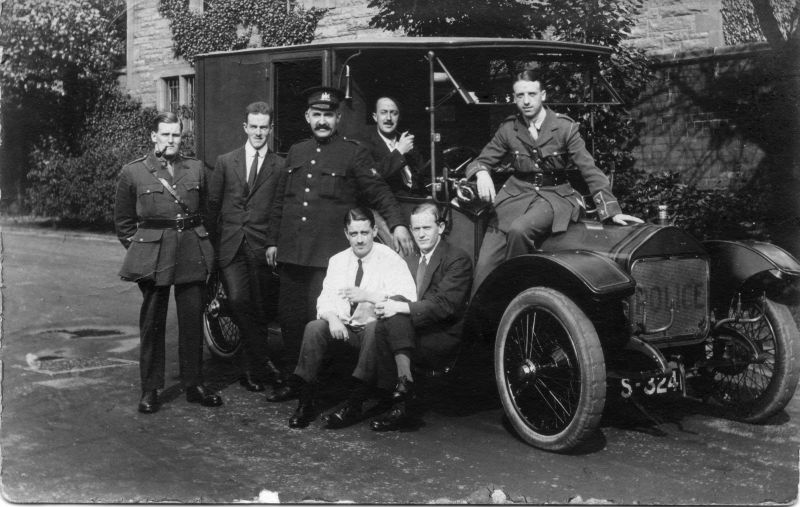 EDINBURGH CITY POLICE AMBULANCE, AUGUST 1917
Personnel named as follows: (L-R) Lt. Allen R.A.M.C.; Mr Robertson; PC 156A Ellis, Edinburgh City Police and wearing a senior constable badge; Mr Moon; Mr Pyott; Mr Rauch; U/K Lt. R.A.M.C.
