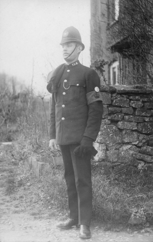 GLOUCESTERSHIRE CONSTABULARY, PC 14G
He is wearing a called to service armband.
