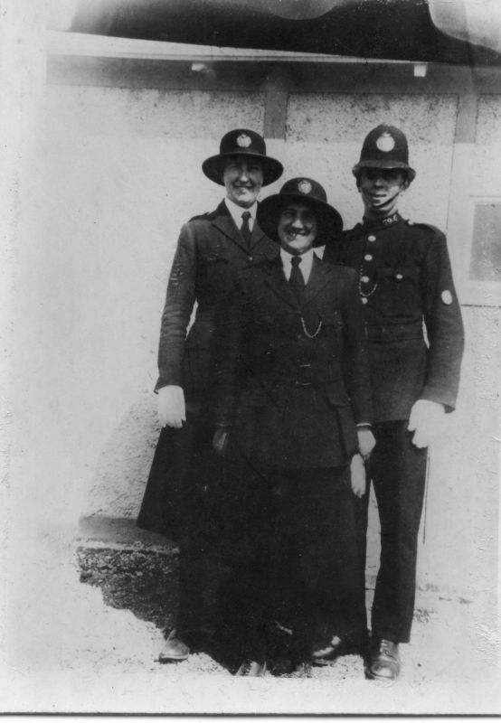 GLOUCESTERSHIRE CONSTABULARY, PC 79G AND 2 WPC'S
This is from a group relating to Staple Hill Police Station,
and believed to date from the 1930's.
