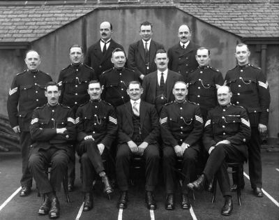 HUDDERSFIELD COUNTY BOROUGH POLICE
Photo by: Gray's, 55 New St., Huddersfield.

Looks like a course photo.
Back row: P/C Officers
Middle row: PS 15;17;23;P/clothes;PS 12;18
Front row: PS 19;21;P/Clothes;PS 16; 24

PS 24 wearing: India medal; WW1 Trio; Territorial War Medal (1914-19)
