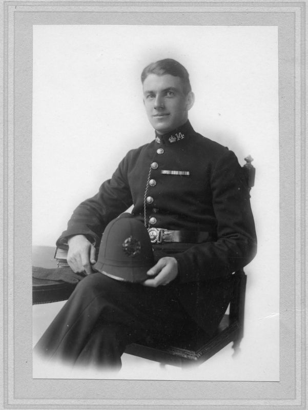 ISLE OF ELY CONSTABULARY, PC 14
Wearing WW1 trio with the 'Mons Star'.
Photographer: Lilian Ream, Wisbech.
