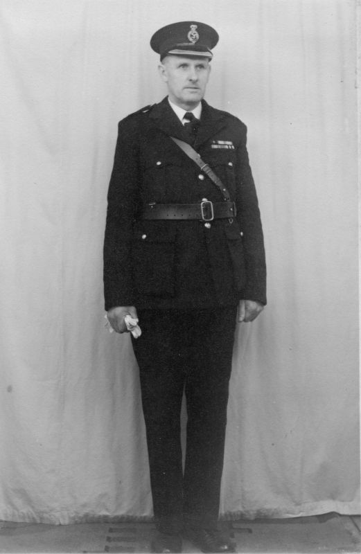 ISLE OF MAN POLICE
No info on this but is wearing a Queens Crown, so post 1952.
