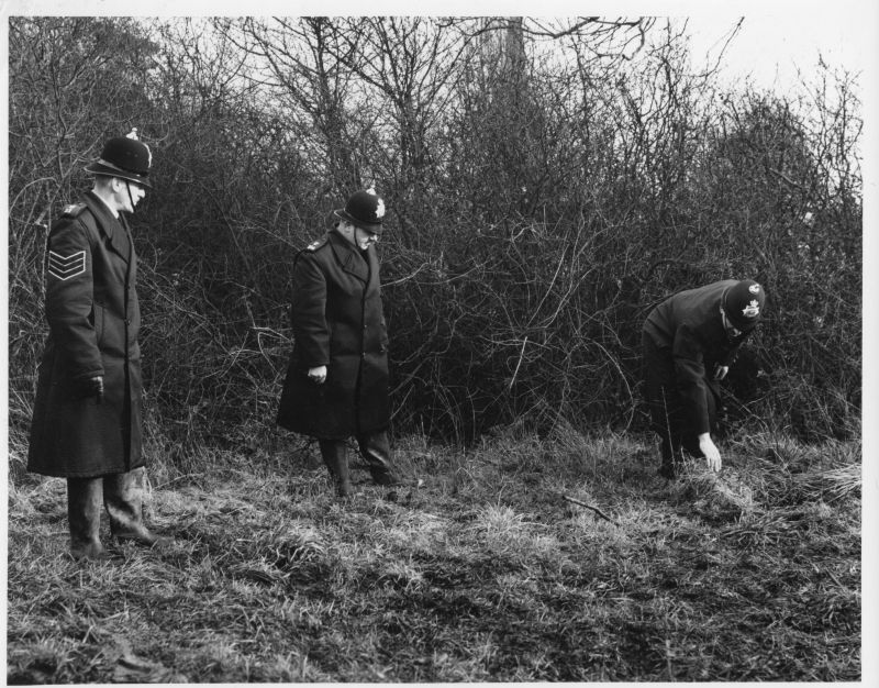 LEICESTERSHIRE AND RUTLAND CONSTABULARY
Second of three photos appearing to show the police on a manhunt.
Sgt. 11 on the left.
PC 326 in the middle.
