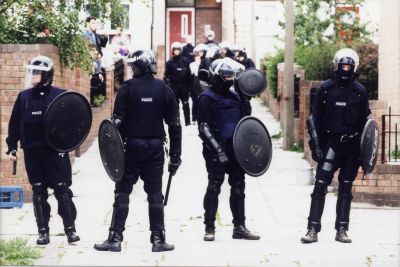 LIVERPOOL POLICE, TOXTETH 1995
PHOTO DATED 31/05/1995 AND WAS TAKEN DURING THE TOXTETH RIOTS
