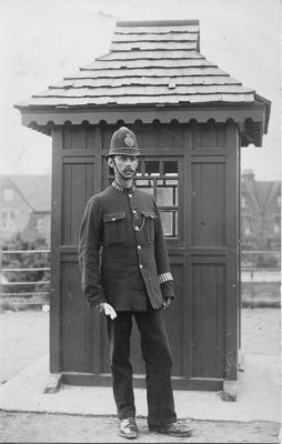 LONDON COUNTY COUNCIL PARKS POLICE, PC221
This force only existed between 1889-1908.
From the back of the card I would think this dates to about 1904-1908
