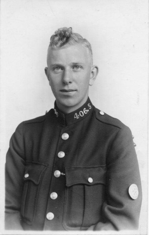 METROPOLITAN POLICE, PC 406S
Believed to be 'Jack BEALE'.
