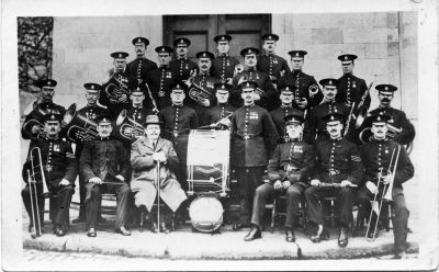 METROPOLITAN POLICE BAND, DEV0NPORT DOCKYARD
This photo includes PC 176, David MOREY.
Standing behind the oficer seated to the right of the drum.

I have all the names of the personnel in this photo.
