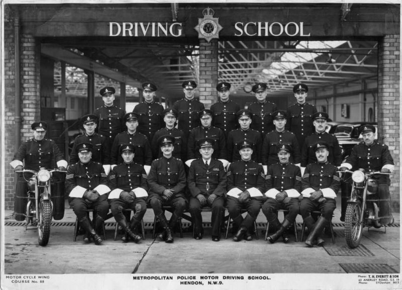 METROPOLITAN POLICE DRIVING SCHOOL, MOTORCYCLE COUSE
Course #88, but sadly not dated.
believed to be an advanced course.
Nice Triumph bikes.
