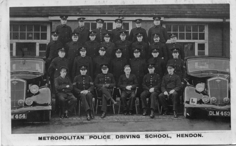 METROPOLITAN POLICE DRIVING SCHOOL HENDON
Photo shows two wolseley cars and 'L' plates, probably a standard car course.
Circa early 1030's, believe to be KG5 cap badges.
Photo by T H Everitt, Upper Norwood, London, S.E.19.
