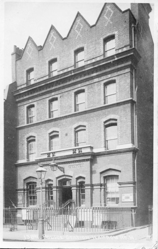 METROPOLITAN POLICE 'D' DIVISION PADDINTON POLICE STATION
Nice picture of the original Paddington police station on Harrow Road.
Sadly torn down in the mid 1950's.
Photographer: Bells photo Co., Leigh-on-Sea.
Card is postmarked Paddington 1907.
