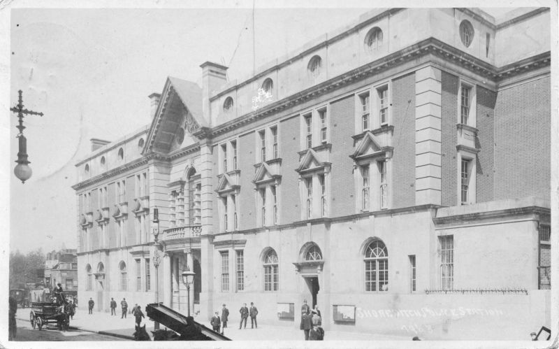 METROPOLITAN POLICE 'G' DIVISION, OLD STREET POLICE STATION
My first posting in the Met.
It still looked the same in the 60's.
