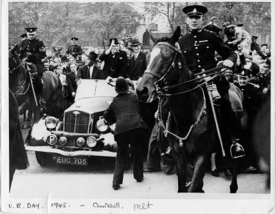METROPOLITAN POLICE, V.E.DAY PHOTO
Nice old Wolsey convertible police car (commandeered?)
Looks like all the mounted officers are wearing specials badges.
