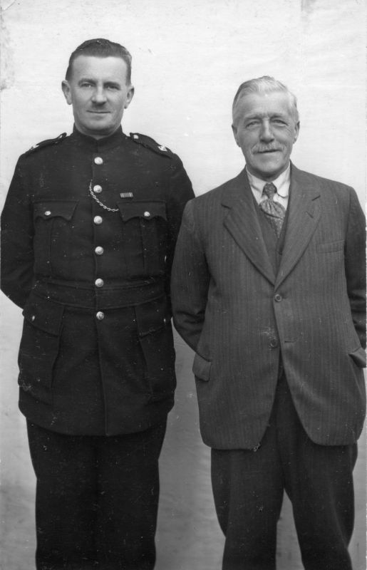 METROPOLITAN POLICE SPECIAL CONSTABULARY, INSPECTOR
Wearing Special Constabulary long service medal.
Could be Camberwell area.
No photographer

