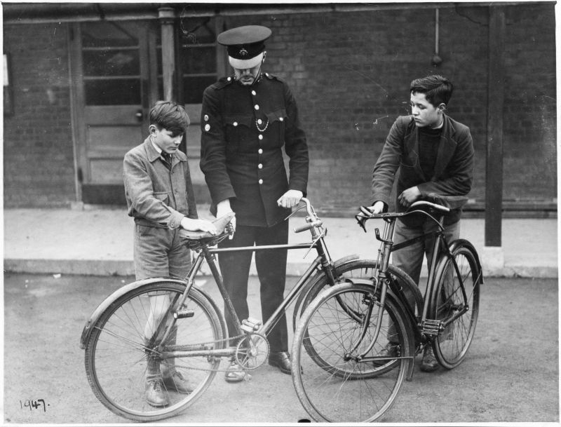 OXFORD CITY POLICE, CYCLE TRAINING
Dated 1947
Officer believed to be PC 73 OP
