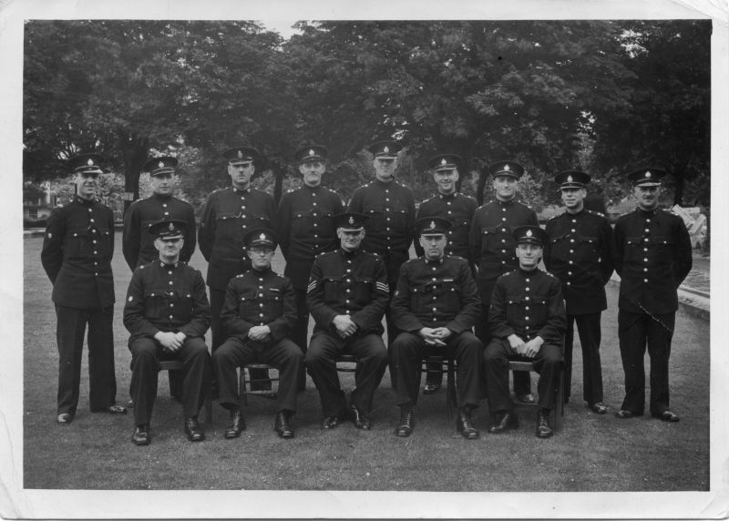 SOUTHAMPTON BOROUGH POLICE, 15/JUNE/1943
Group of mostly War Reserve Constables.
Photo by 'Southampton Police Photographic Dept.' and dated 15/June/1943.
