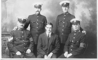 SOUTHAMPTON COUNTY BOROUGH POLICE, 1917
Back of photo indicates these are Headquarters Staff;
PS 25; PC 107; PC 163; PC 132
They appear to be wearing 'enlistment' armbands
Photographer: Novelty Studio, 3 High Street, Southampton.
