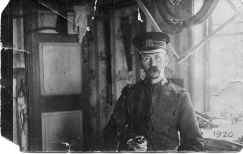 TYNEMOUTH BOROUGH POLICE, CHIEF CONSTABLE TOM BLACKBURN, Circa 1920
Photo taken in Eames workshop, Camden Street, North Shields.
It is dated 1920 on the back.
