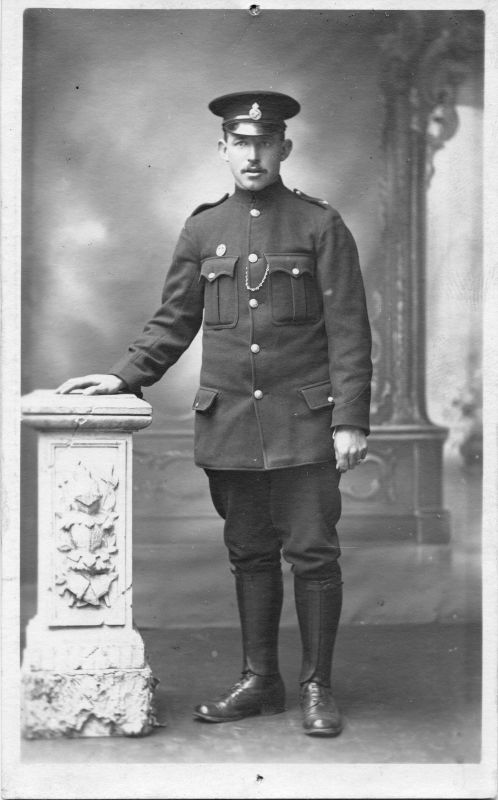 UNKNOWN SCOTTISH POLICE OFFICER
Photo by Frank Holbrook, Alexander's Studios, Dumfries & Annan.
Probably a first aid badge on right breast.
