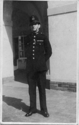 WAKEFIELD CITY POLICE (PC 236, DAVID ALCOCK)
Card dated 1948
