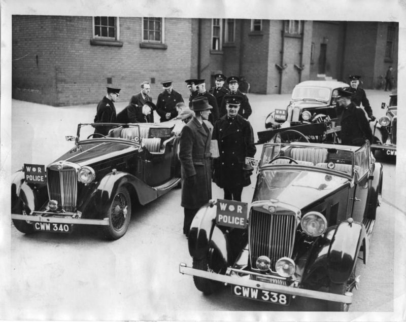 WEST RIDING CONSTABULARY, 28/FEBRUARY/1939
Two M.G. VA touring cars about to go out as 'courtesy' cars in a safety first drive.
Photo taken at Wakefield Police HQ.

