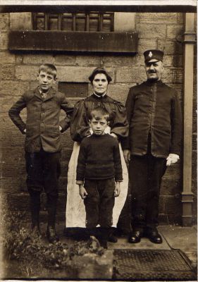 WEST RIDING CONSTABULARY, OLD FAMILY GROUP
Keywords: WestRiding West Riding Officer