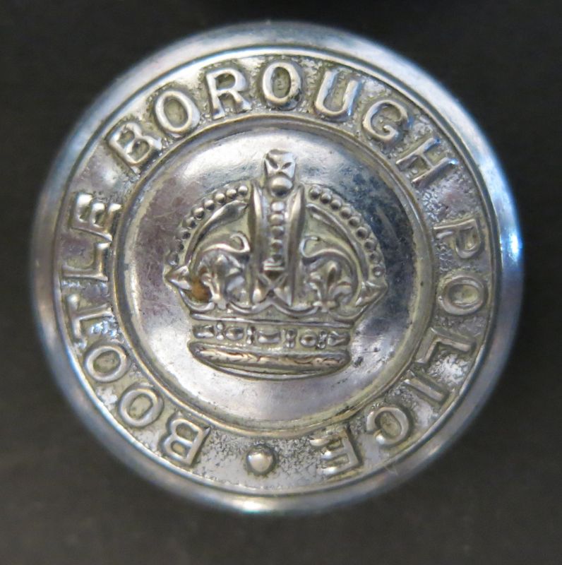 Tunic Button QC Chrome
Tunic Button measuring 24.5mm worn after 1953 until merger into the Liverpool and Bootle force in 1967
Keywords: Bootle Tunic Button Crown Chrome