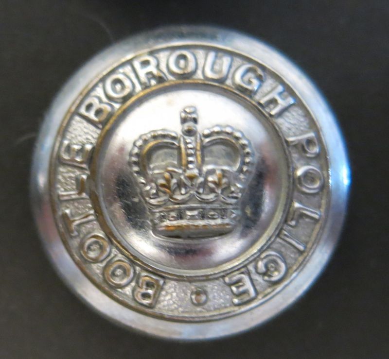 Tunic Button QC Chrome
Tunic Button measuring 24.5mm worn after 1953 until merger into the Liverpool and Bootle force in 1967
Keywords: Bootle Tunic Button Crown Chrome