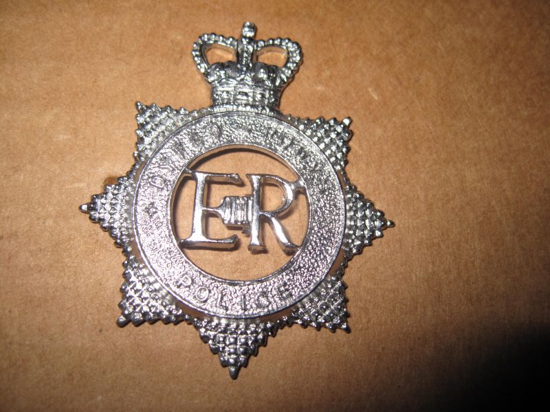 Cap Badge Inspectors QC Dyfed Powys Police
Chrome Cap Badge worn from inception 1st April 1974
Keywords: Cap Badge Inspectors QC Dyfed Powys Police
