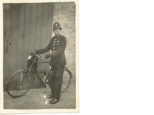 PC 1336 H (Bert) GODDARD, Kent County
Early photo of Bert GODDARD, as a Police Constable , at his first posting in Hythe
Keywords: Kent