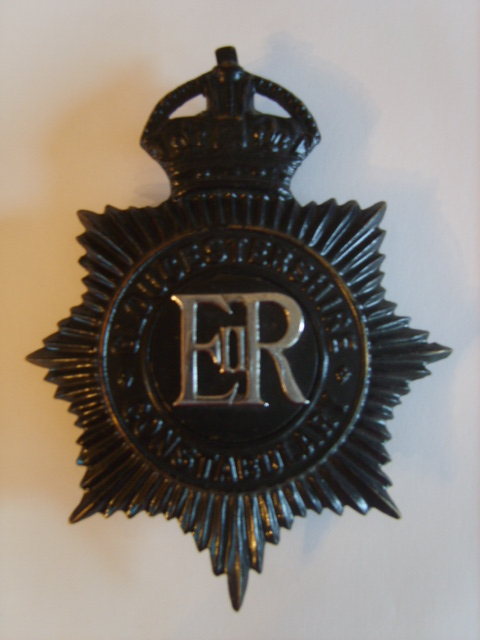 GVI crowned plate with ERII centre
This plate was a temporary measure until QEII crowned plates were issued, officers were sent QEII centre pieces to fit to there KC plates!
Keywords: Gloucestershire