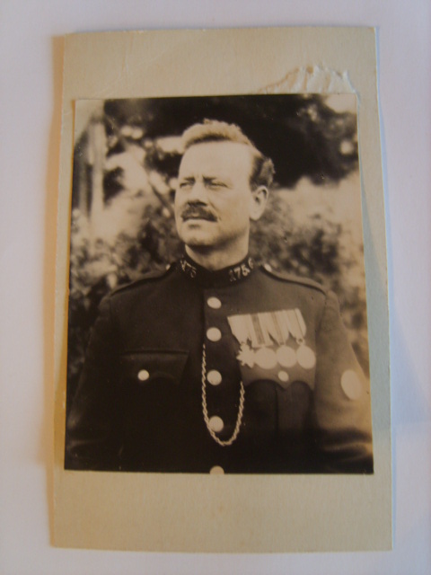 Gloucestershire Pc 175.G
Shown with WWI trio of medals and possibly defence medal, plus first aid badge on sleeve
Keywords: Gloucestershire